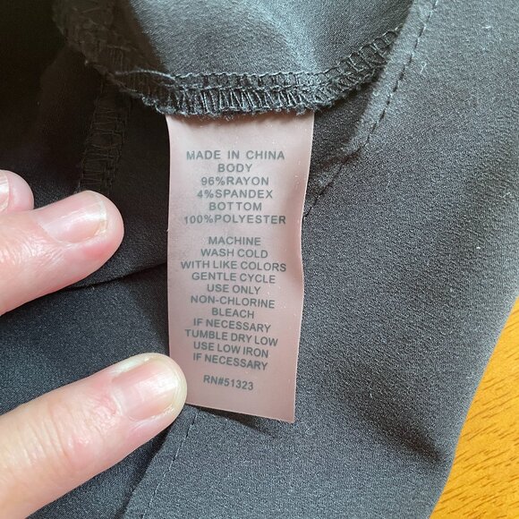 Size Medium Chaus New York black top with high/low hem - Picture 8 of 9